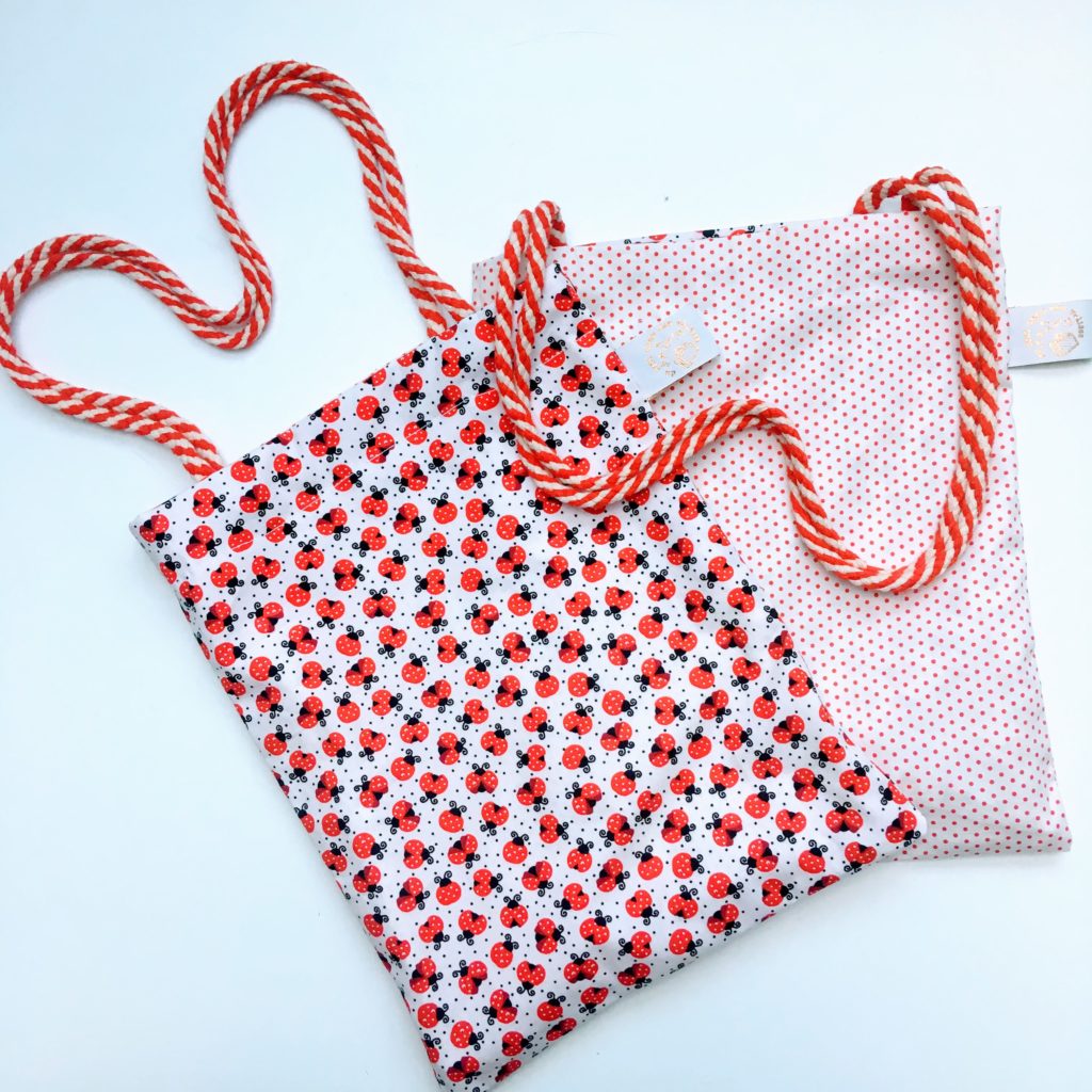 No/ël sac enfant rentr/ée scolaire sac d/école sac /à pyjama enfant Sac /à doudou fait main en tissus 100/% coton Cadeaux 29 x 29 cm anniversaire