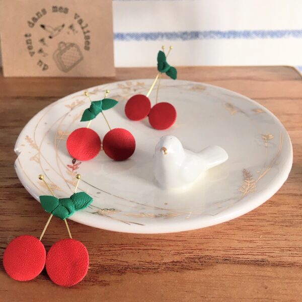 du vent dans mes valises - broche cerises rouge vert or cuir upcycled made in France