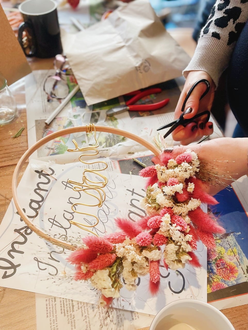 atelier créatif couronne de fleurs séchées privatisé privé pour groupe EVJF sur la Côte d'Opale entre Calais et Boulogne près de wissant, Wimereux, Hardelot, Le Touquet