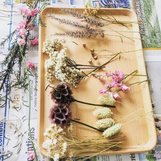 atelier créatif guirlande de fleurs séchées - du vent dans mes valises