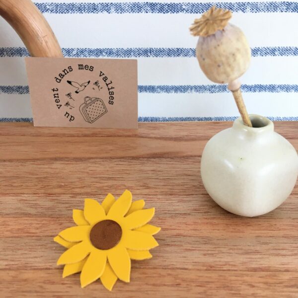 du vent dans mes valises - broche en cuir upcycled tournesol made in France