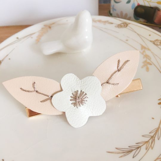 accessoires coiffure femme mariage personnalisé en cuir brodé main - du vent dans mes valises