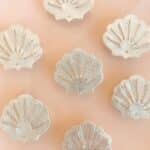 Broche Coquille Dorée - Accessoire de Mode Intemporel et Durable