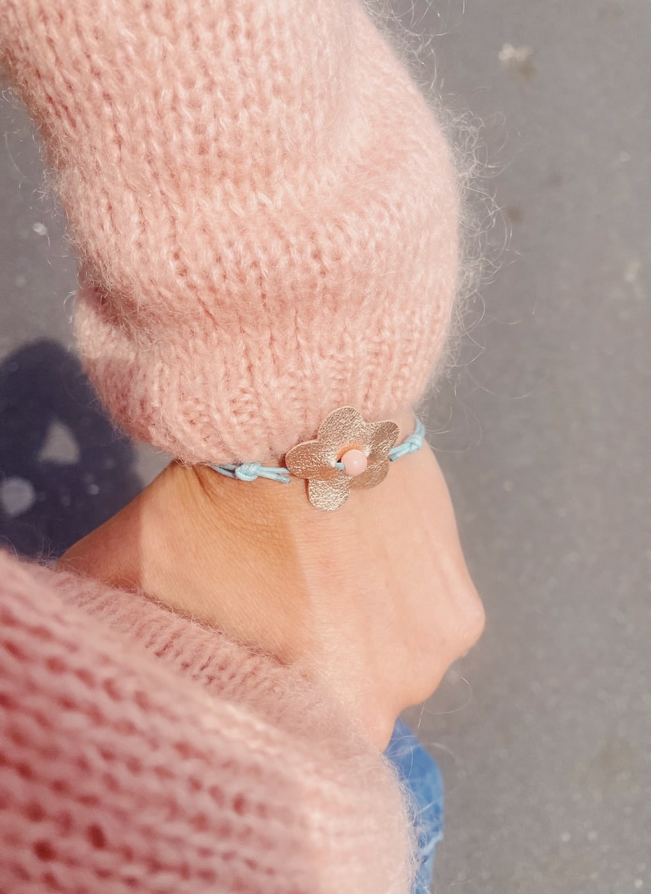 joli bracelet fleur coulissant avec lien coton et perle vintage bijou naturel mode durable © du vent dans mes valises