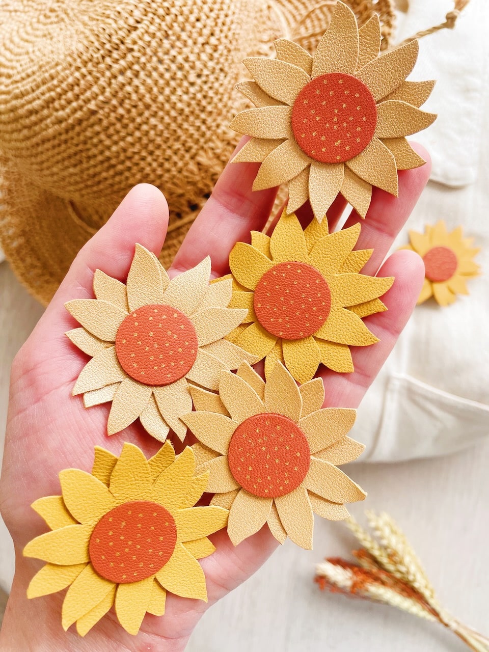 jolie broche tournesol fleur de soleil, une touche bohème chic et champêtre pour les robes et tenues d'été ©duventdansmesvalises 2