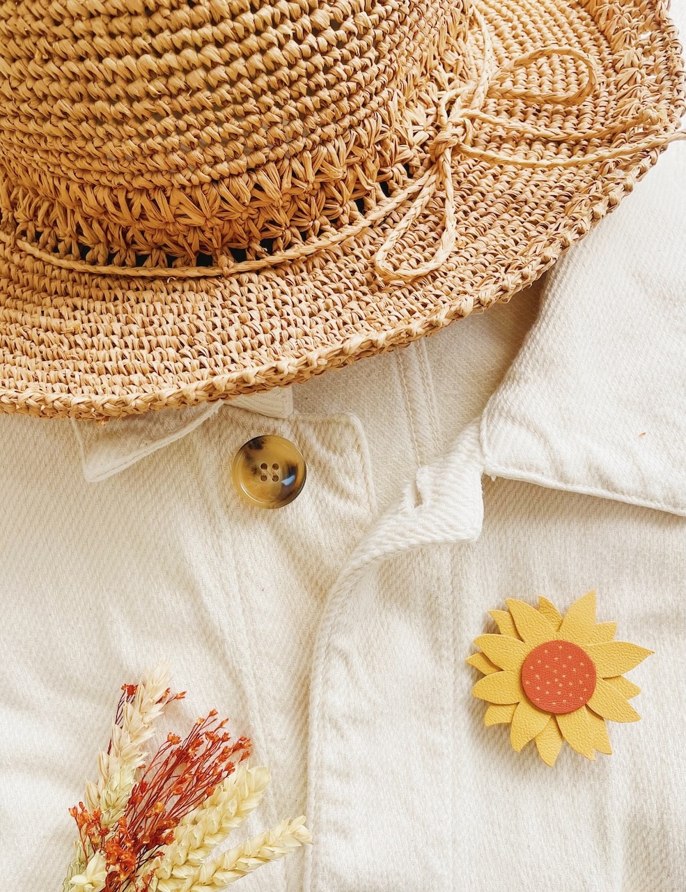 jolie broche tournesol fleur de soleil, une touche bohème chic et champêtre pour les robes et tenues d'été ©duventdansmesvalises 3