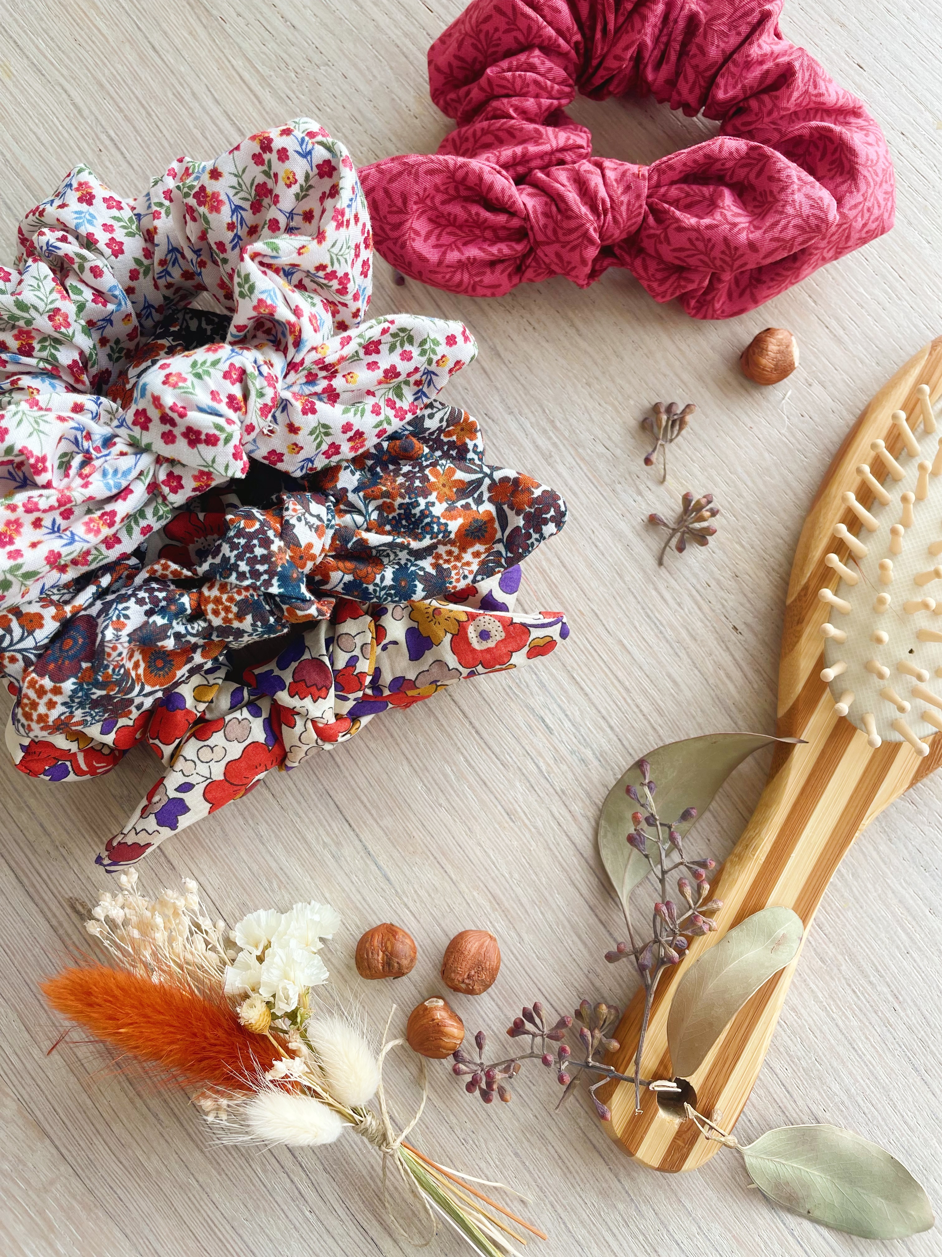 chouchou à noeud motif fleurs et baies tendance automne hiver made in France © du vent dans mes valises 5