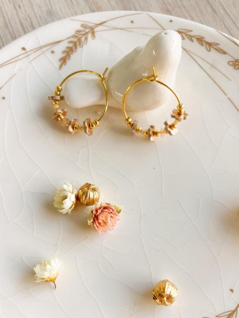 boucles d'oreilles plaqué or bijoux bohème mini créoles couronne de fleurs © du vent dans mes valises 14