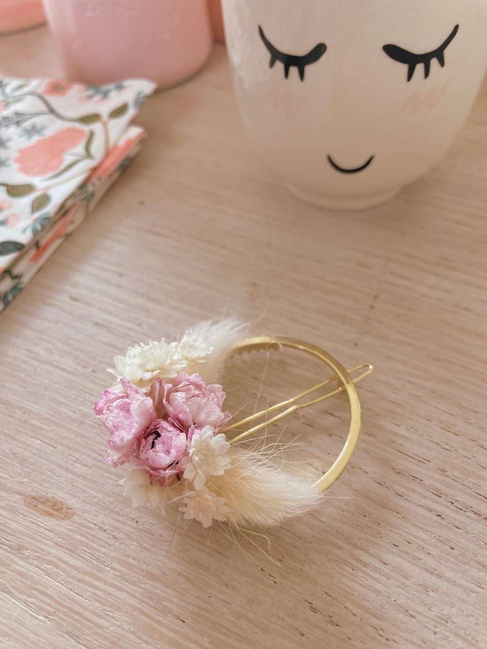 pince fleurie avec fleurs séchées pour mariage cérémonie civile accessoire bohème chic © du vent dans mes valises 2