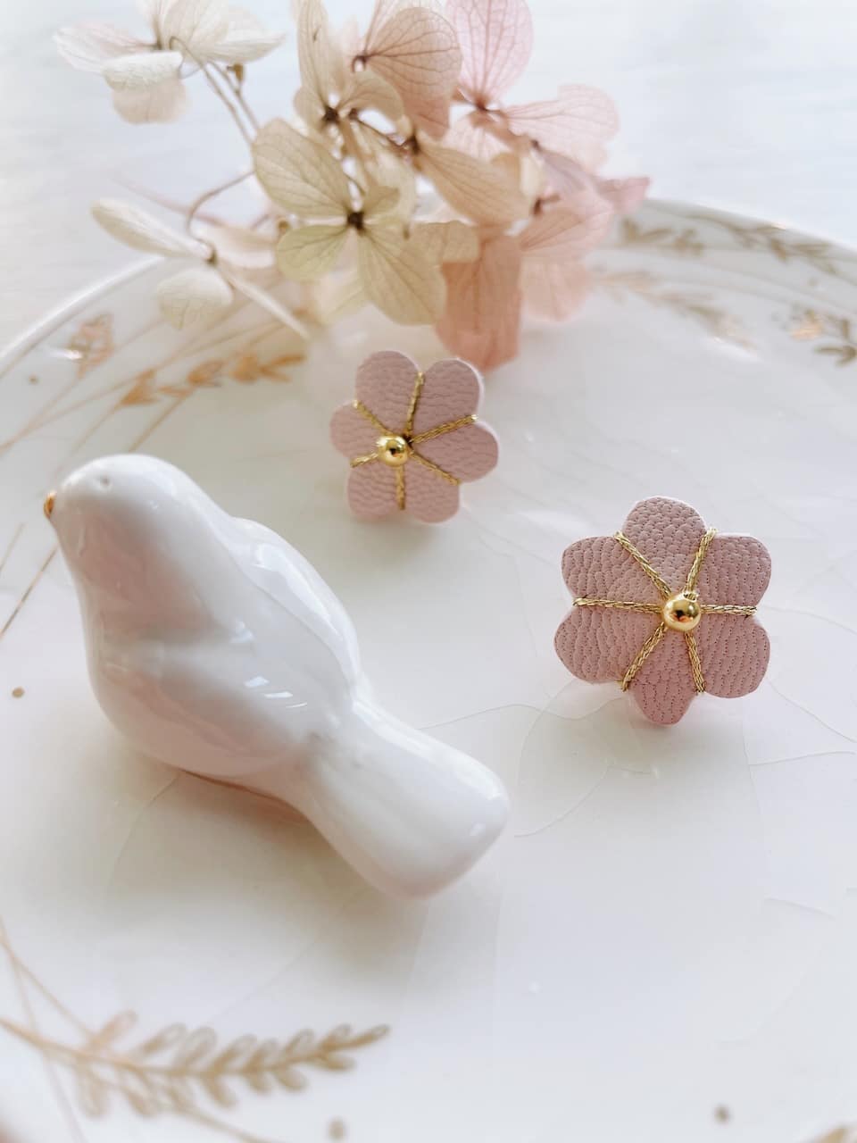 joli pin's fleur de bohème bijou champêtre chic pour mariage et cérémonie © du vent dans mes valises 2