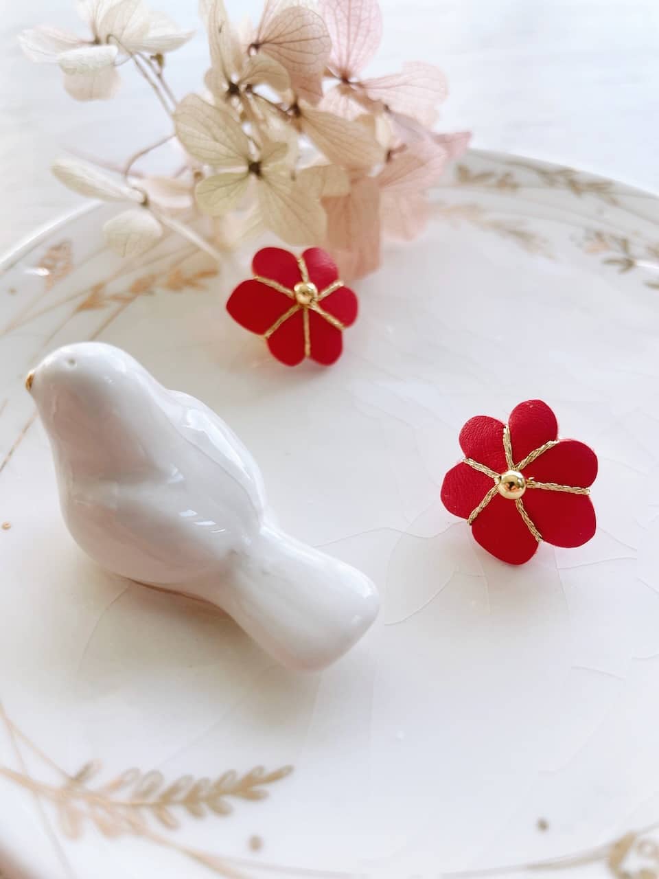 joli pin's fleur de bohème bijou champêtre chic pour mariage et cérémonie © du vent dans mes valises 6