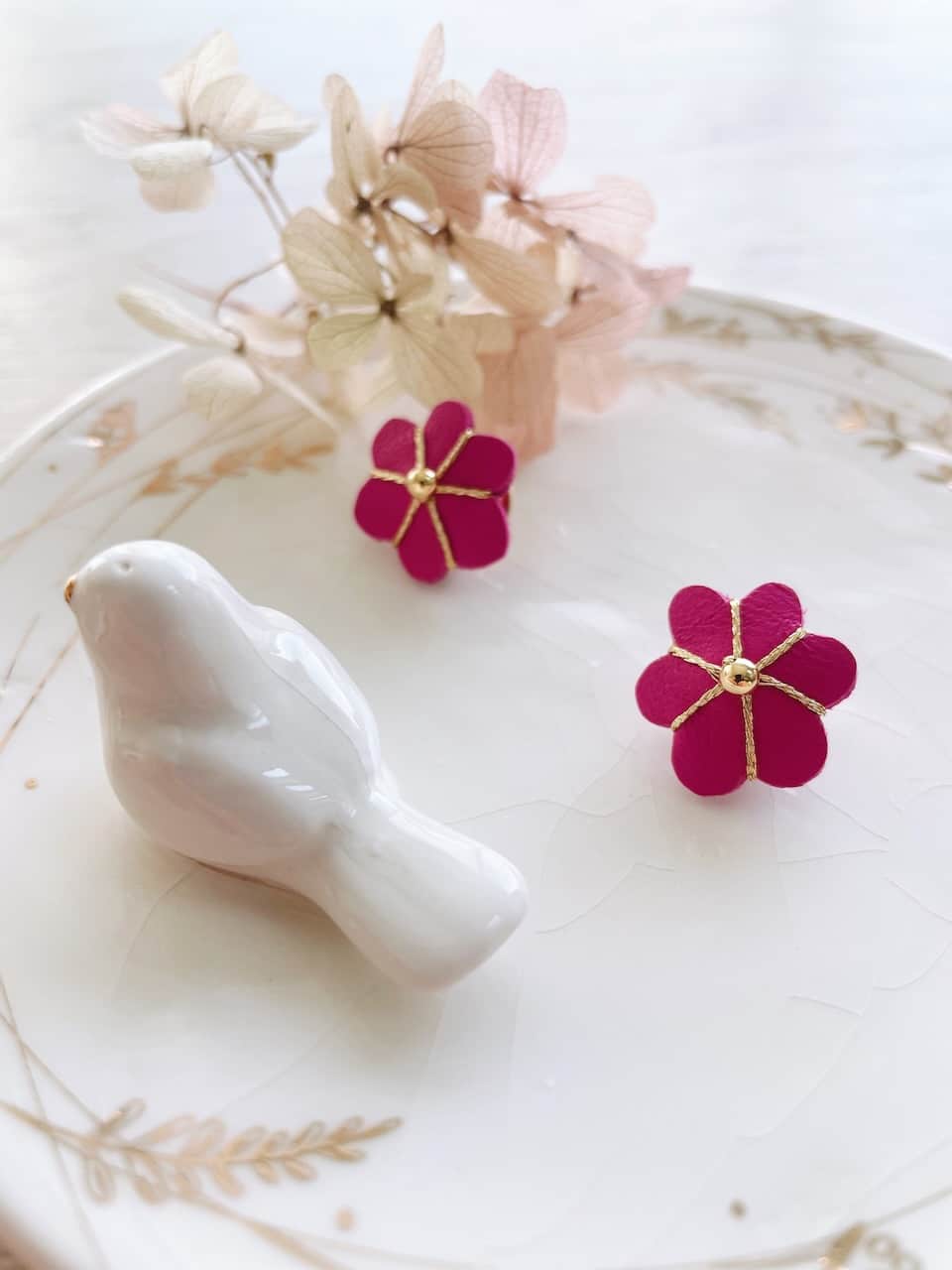 joli pin's fleur de bohème bijou champêtre chic pour mariage et cérémonie © du vent dans mes valises 9