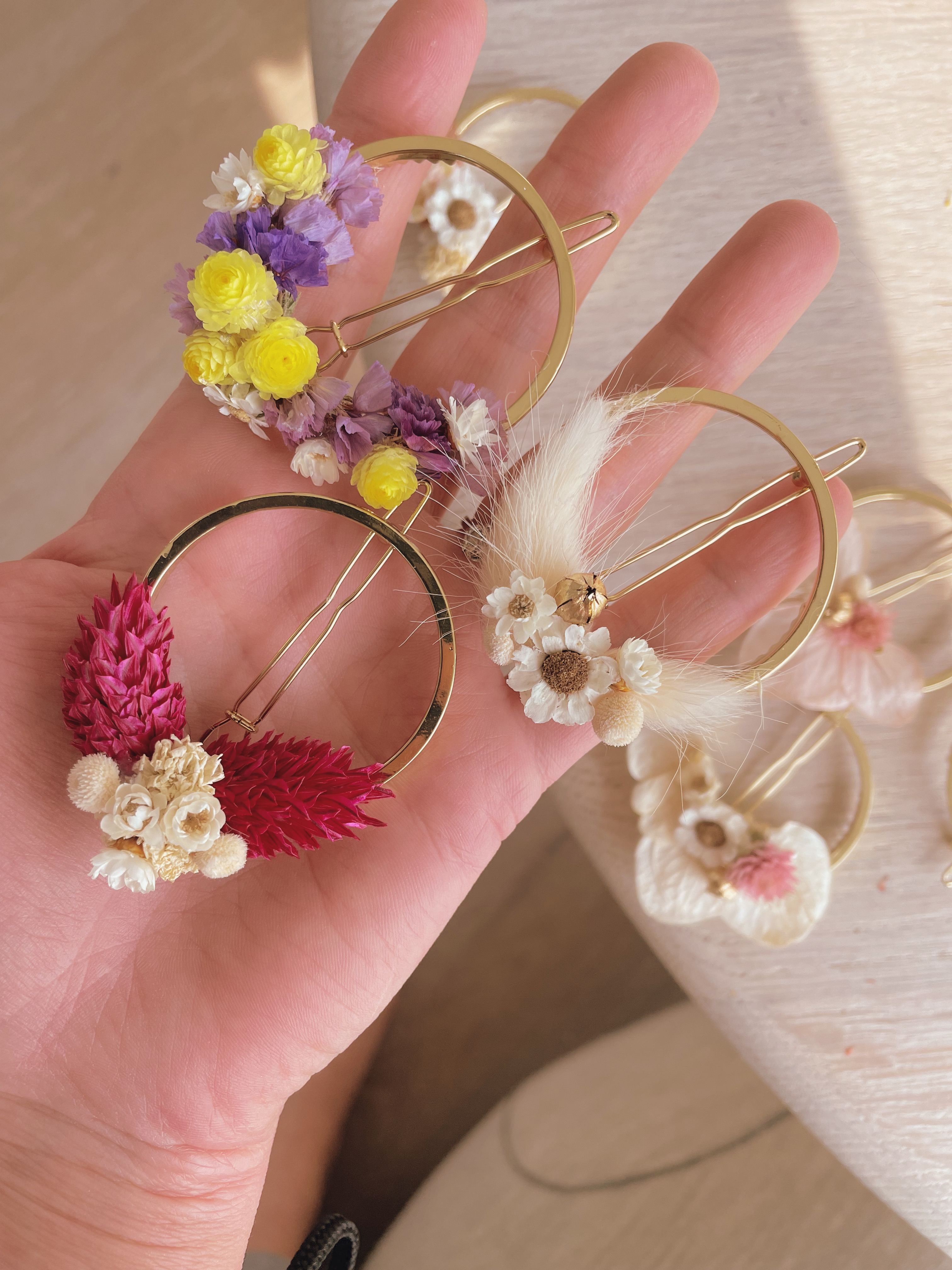 accessoires cheveux pince florale en fleurs séchées © du vent dans mes valises 4