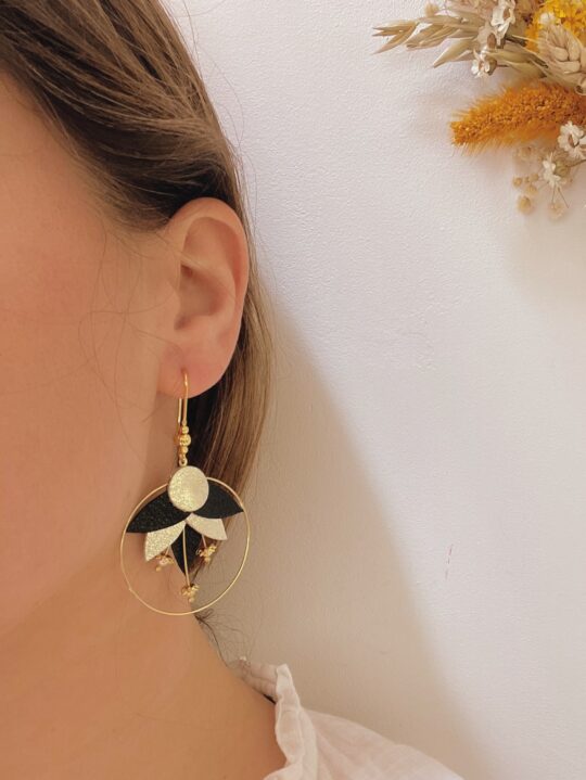 boucles d'oreilles pendantes pétales fleurs colchiques élégantes bijou floral en cuir made in France © du vent dans mes valises 4