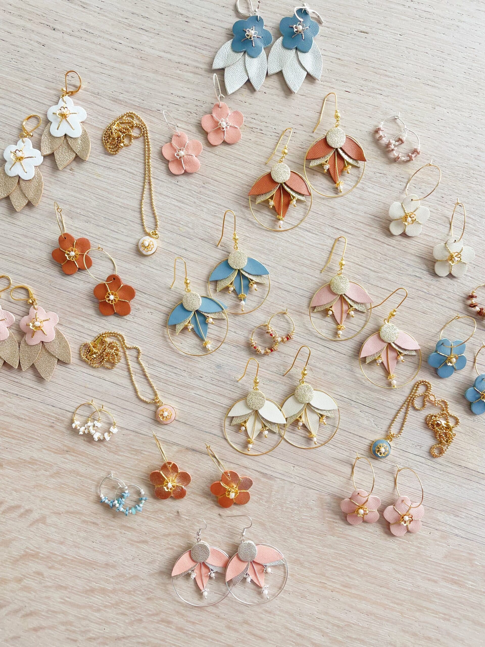 boucles d'oreilles créoles et fleurs bijou floral en cuir écoresponsable made in France © du vent dans mes valises3