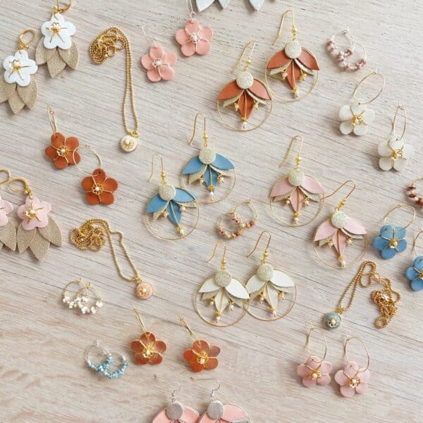 boucles d'oreilles créoles et fleurs bijou floral en cuir écoresponsable made in France © du vent dans mes valises 3