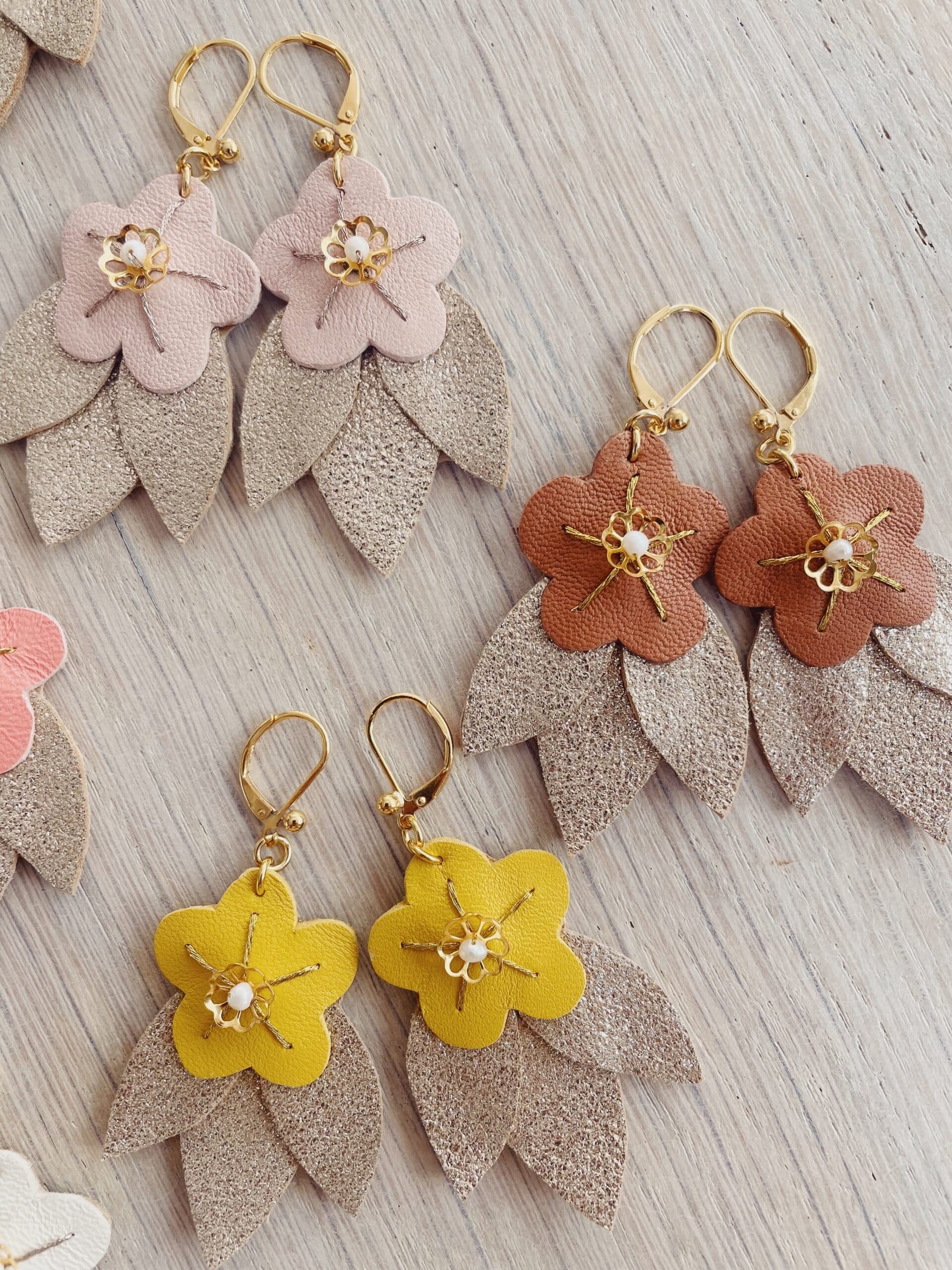 boucles d'oreilles pendantes dormeuses avec fleurs bijou floral made in France © du vent dans mes valises 10 1