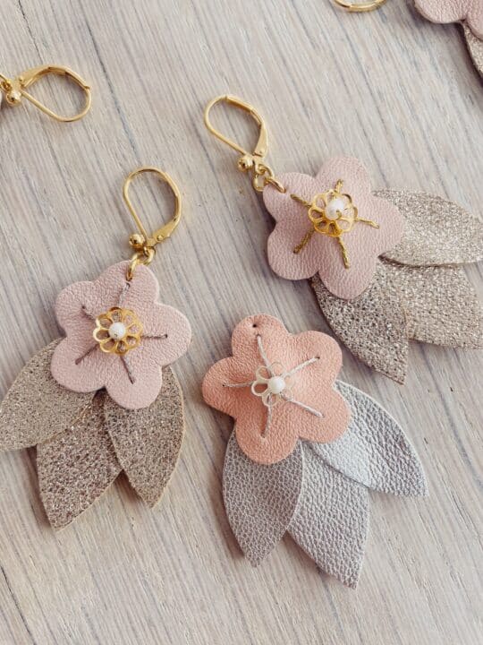 boucles d'oreilles pendantes dormeuses avec fleurs bijou floral made in France © du vent dans mes valises 12
