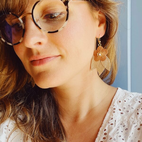 boucles d'oreilles pendantes dormeuses avec fleurs bijou floral made in France © du vent dans mes valises 19