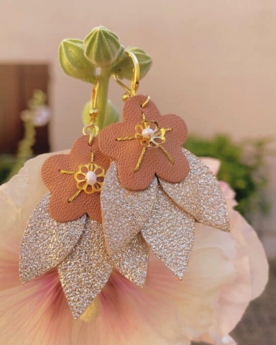 boucles d'oreilles pendantes dormeuses avec fleurs bijou floral made in France © du vent dans mes valises 22
