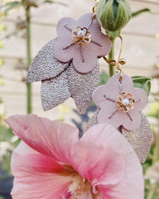 boucles d'oreilles pendantes dormeuses avec fleurs bijou floral made in France © du vent dans mes valises 23