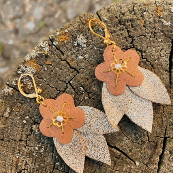 boucles d'oreilles pendantes dormeuses avec fleurs bijou floral made in France © du vent dans mes valises 24 1