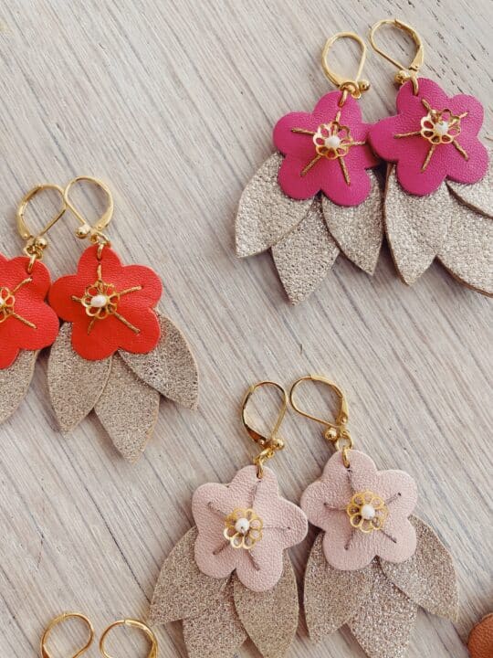 boucles d'oreilles pendantes dormeuses avec fleurs bijou floral made in France © du vent dans mes valises 4
