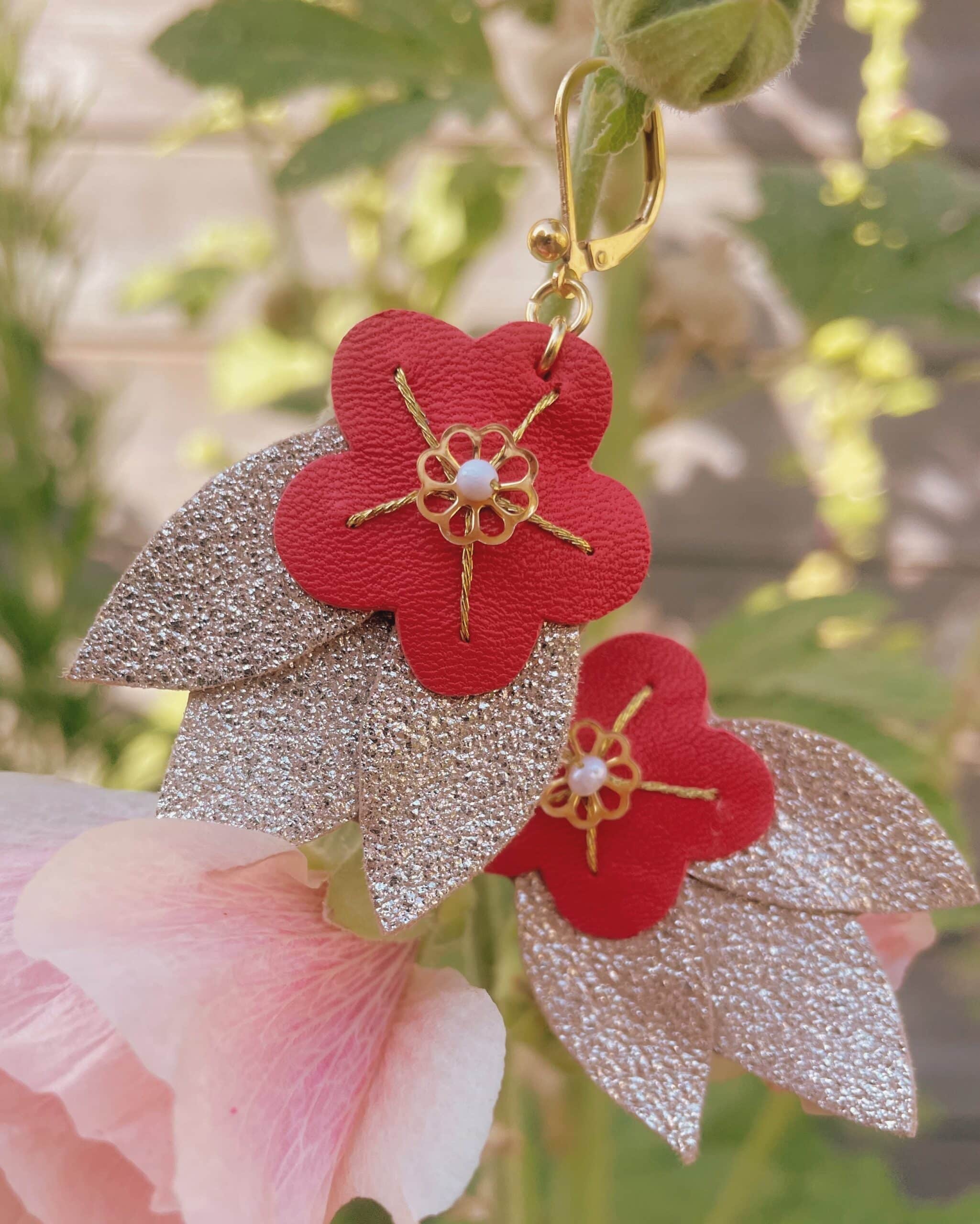 boucles d'oreilles pendantes dormeuses avec fleurs bijou floral made in France © du vent dans mes valises 6