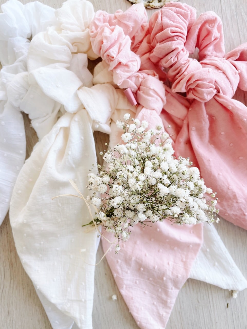 chouchou foulard voile de coton plumetis foulchie accessoire cheveux mariage et cérémonie © du vent dans mes valises 2