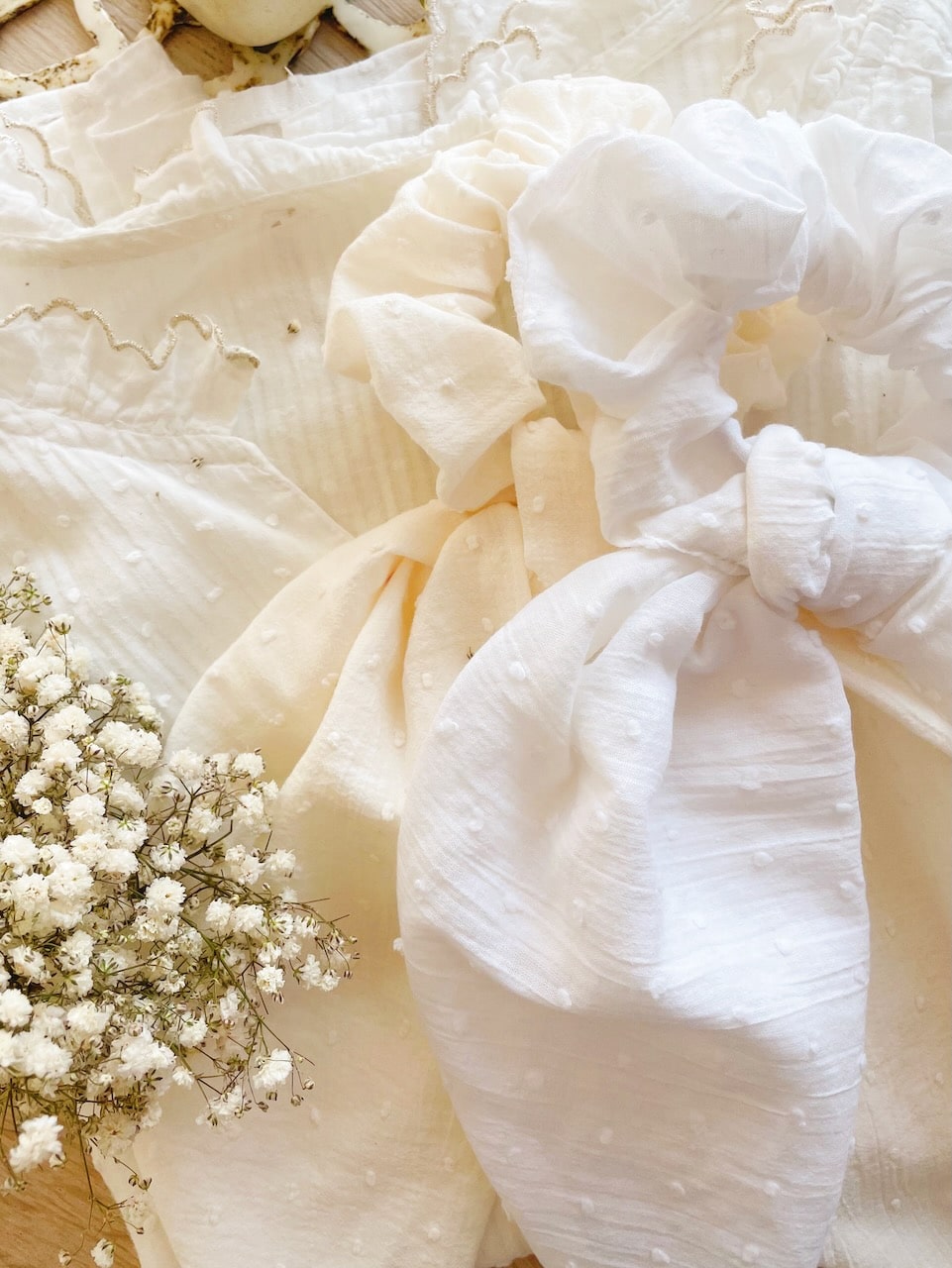 chouchou foulard voile de coton plumetis foulchie accessoire cheveux mariage et cérémonie © du vent dans mes valises 6