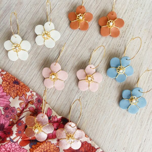 boucles d'oreilles créoles et fleurs bijou floral en cuir écoresponsable made in France © du vent dans mes valises 12