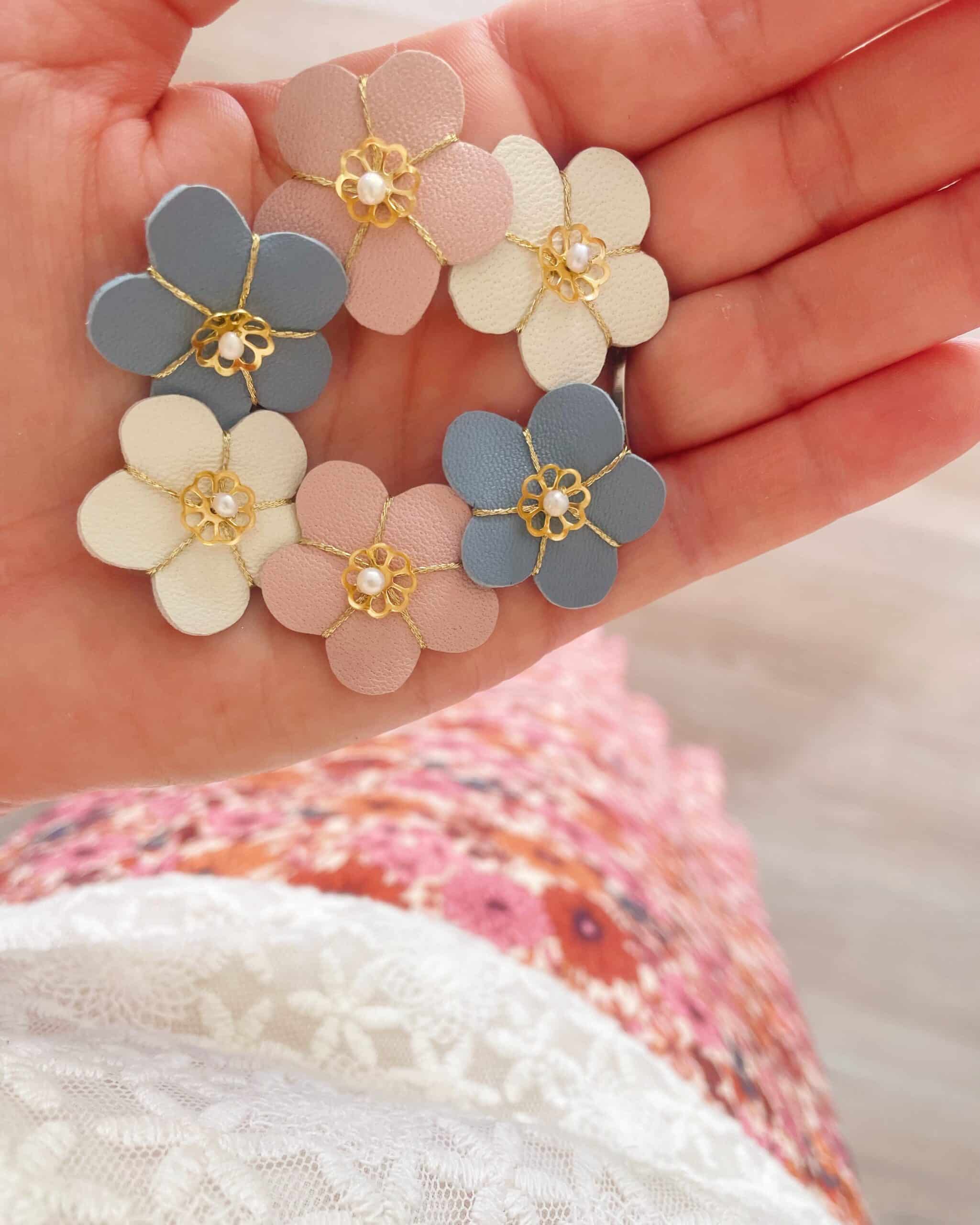 boucles d'oreilles créoles et fleurs bijou floral en cuir écoresponsable made in France © du vent dans mes valises 15