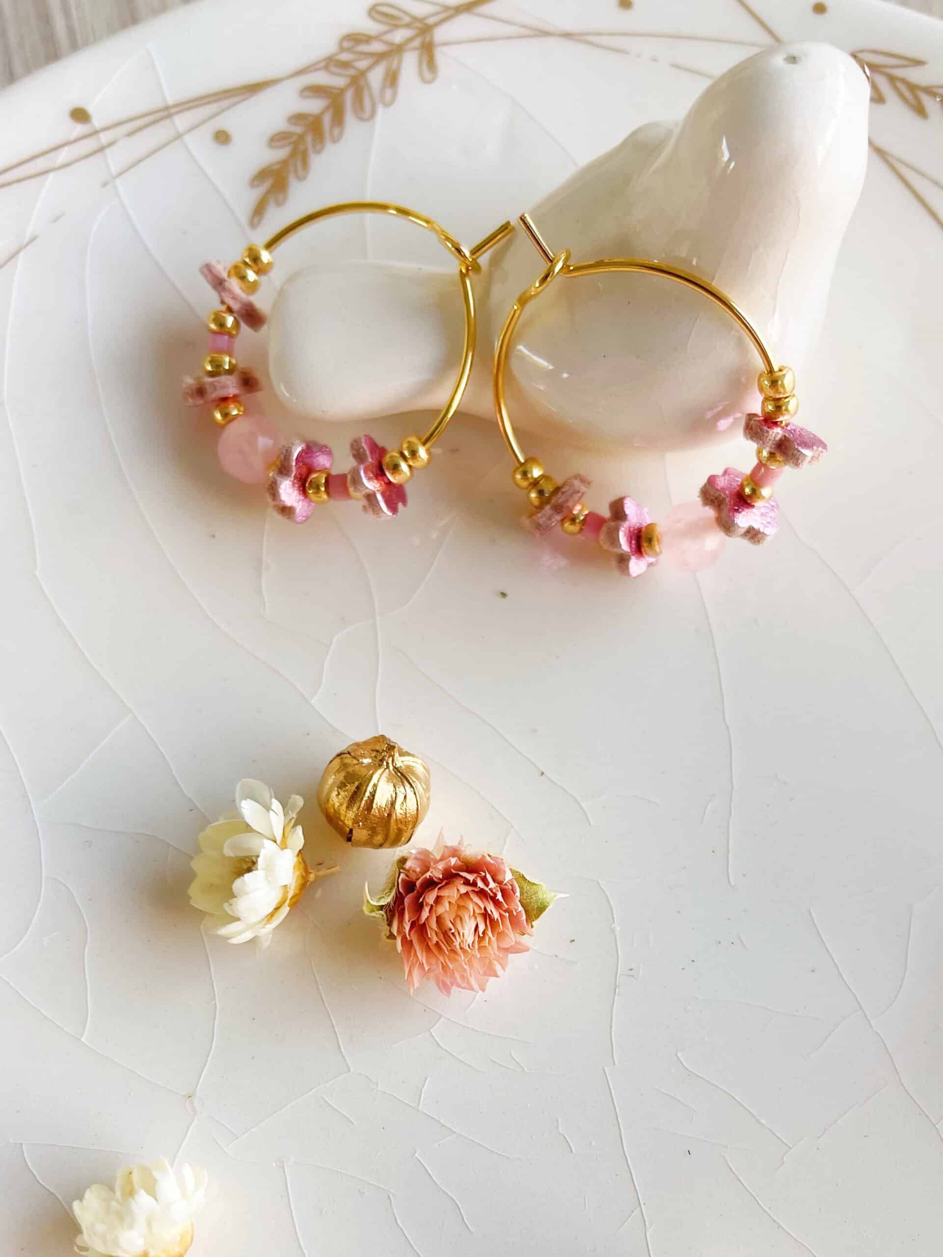 boucles d'oreilles plaqué or bijoux bohème mini créoles couronne de fleurs © du vent dans mes valises 2