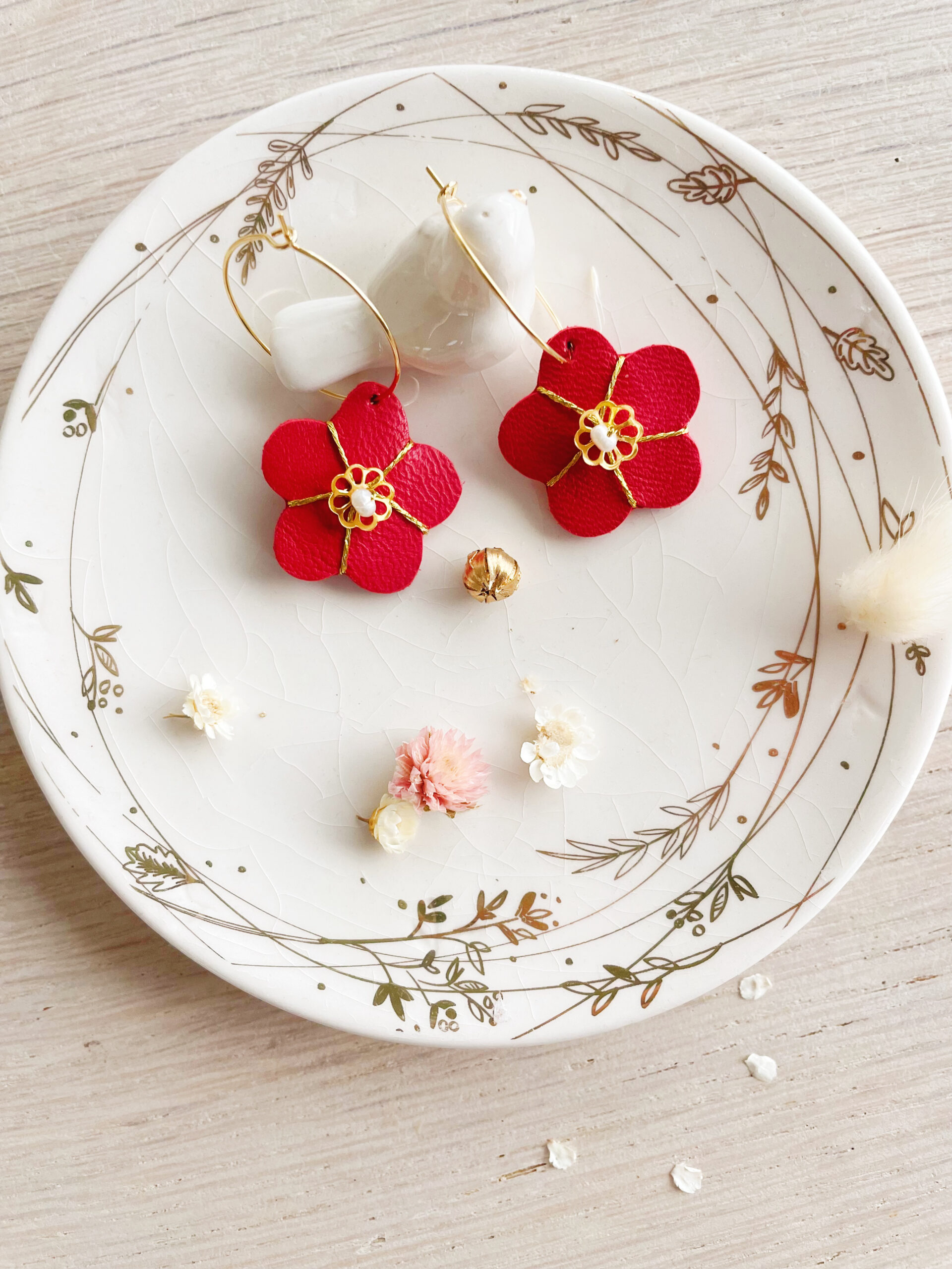 boucles d'oreilles pendantes fleurs sur créoles fabrication française © du vent dans mes valises 6