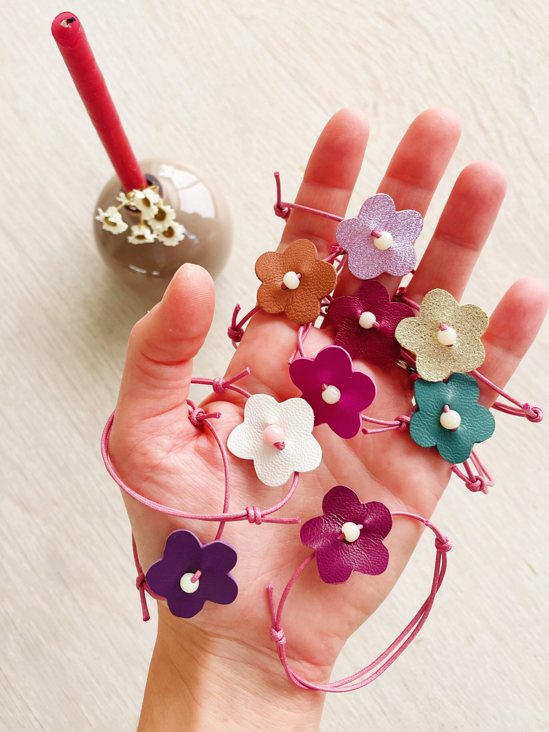 bracelets fleurs coulissants et réglables en coton et cuir upcycled © du vent dans mes valises 1