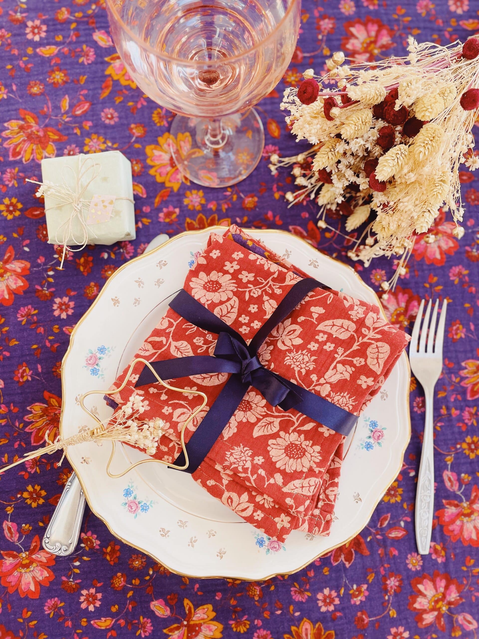 serviettes de tables à fleurs Paisley et imprimé fleuri romantique jardin d'hiver en double gaze de coton ourlé au fil d'or © du vent dans mes valises 5