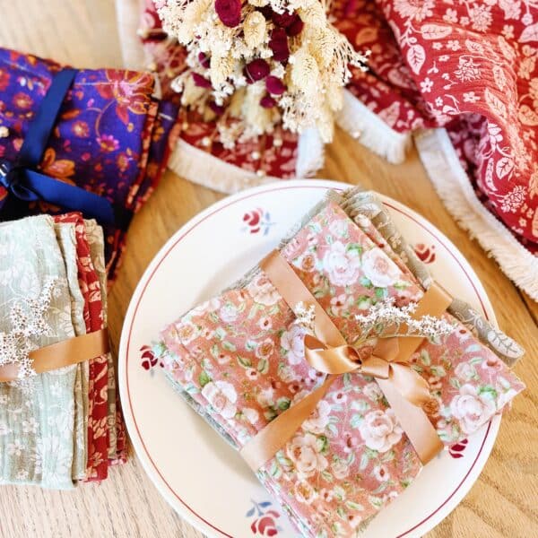 serviettes de tables à fleurs Paisley et imprimé fleuri romantique jardin d'hiver en double gaze de coton ourlé au fil d'or © du vent dans mes valises 3