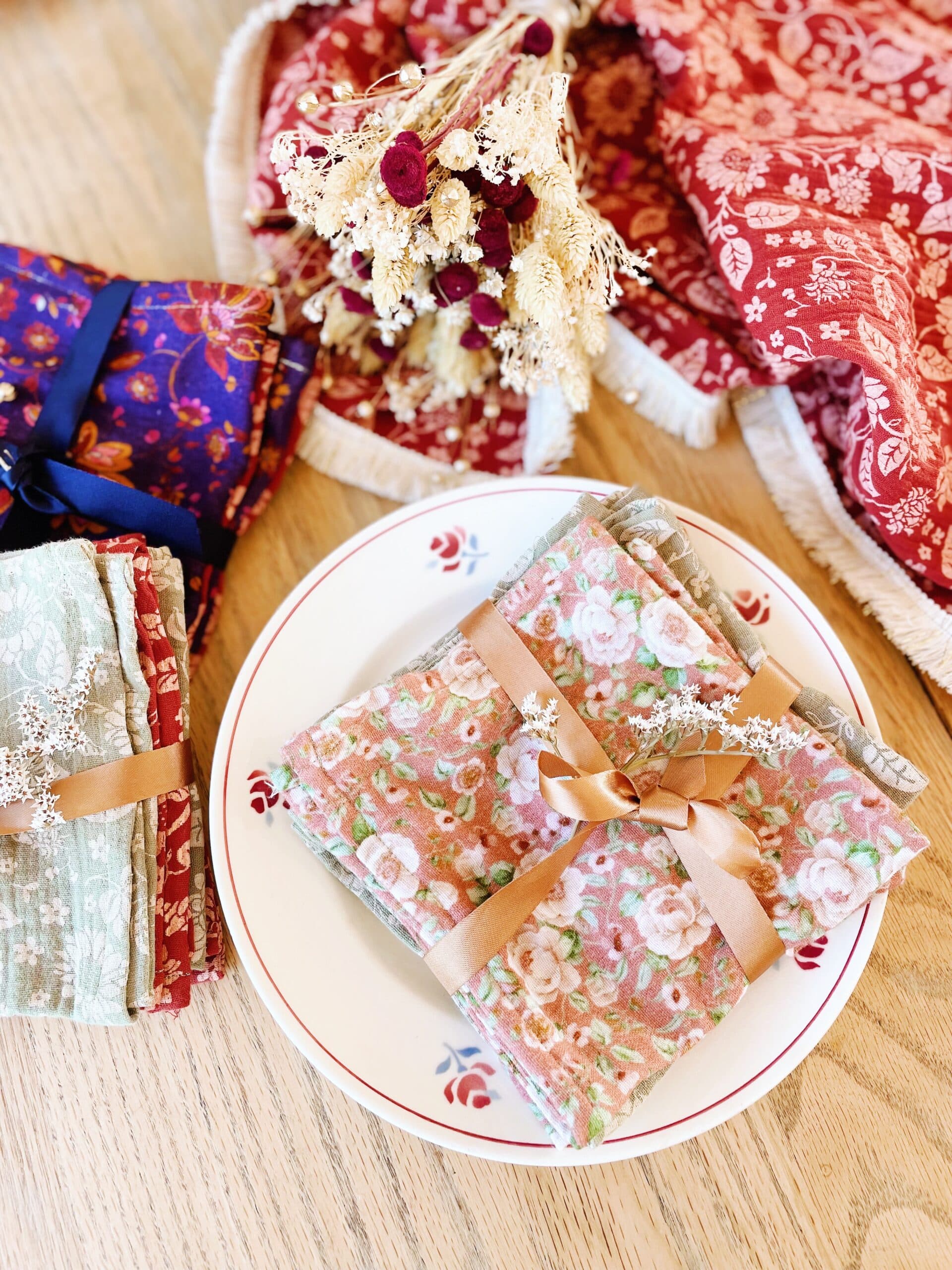 serviettes de tables à fleurs Paisley et imprimé fleuri romantique jardin d'hiver en double gaze de coton ourlé au fil d'or © du vent dans mes valises 3