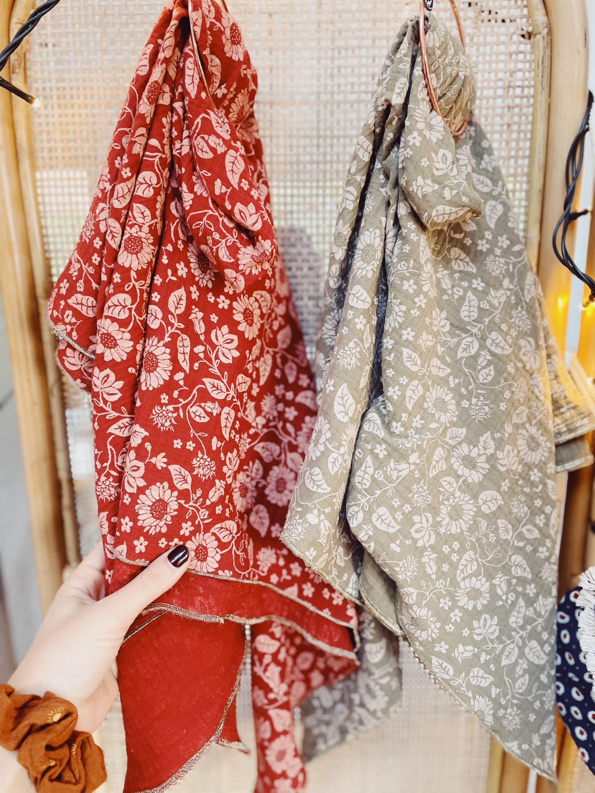 foulard fleuri et accessoires femme made in France confection artisanale sur la Côte d'Opale © du vent dans mes valises 1