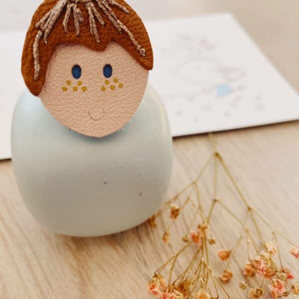 broche brodée main portrait visage la mignonne fabrication artisanale française - du vent dans mes valises 6