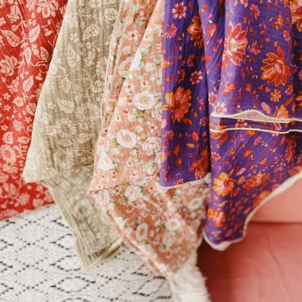 foulard fleuri tendance femme accessoire made in France en coton imprimé fleurs et paisley façon block print indien © du vent dans mes valises 3