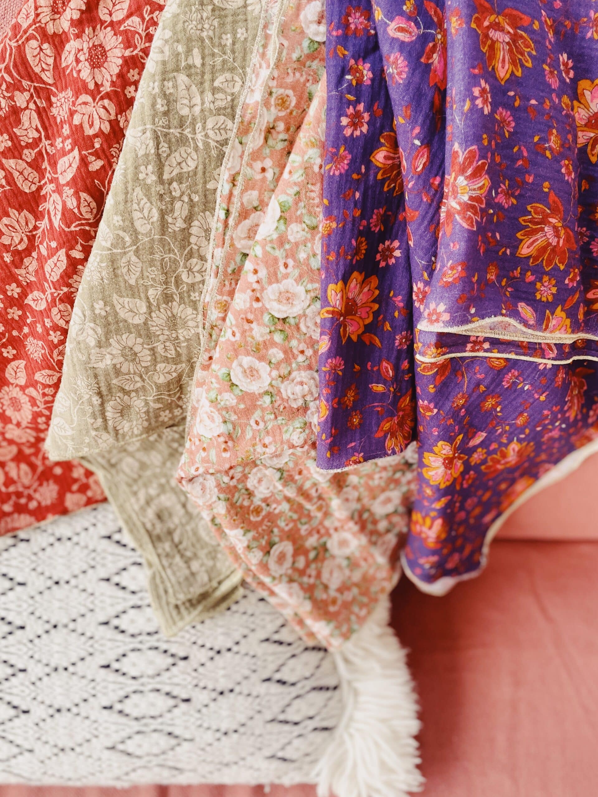 foulard fleuri tendance femme accessoire made in France en coton imprimé fleurs et paisley façon block print indien © du vent dans mes valises 3
