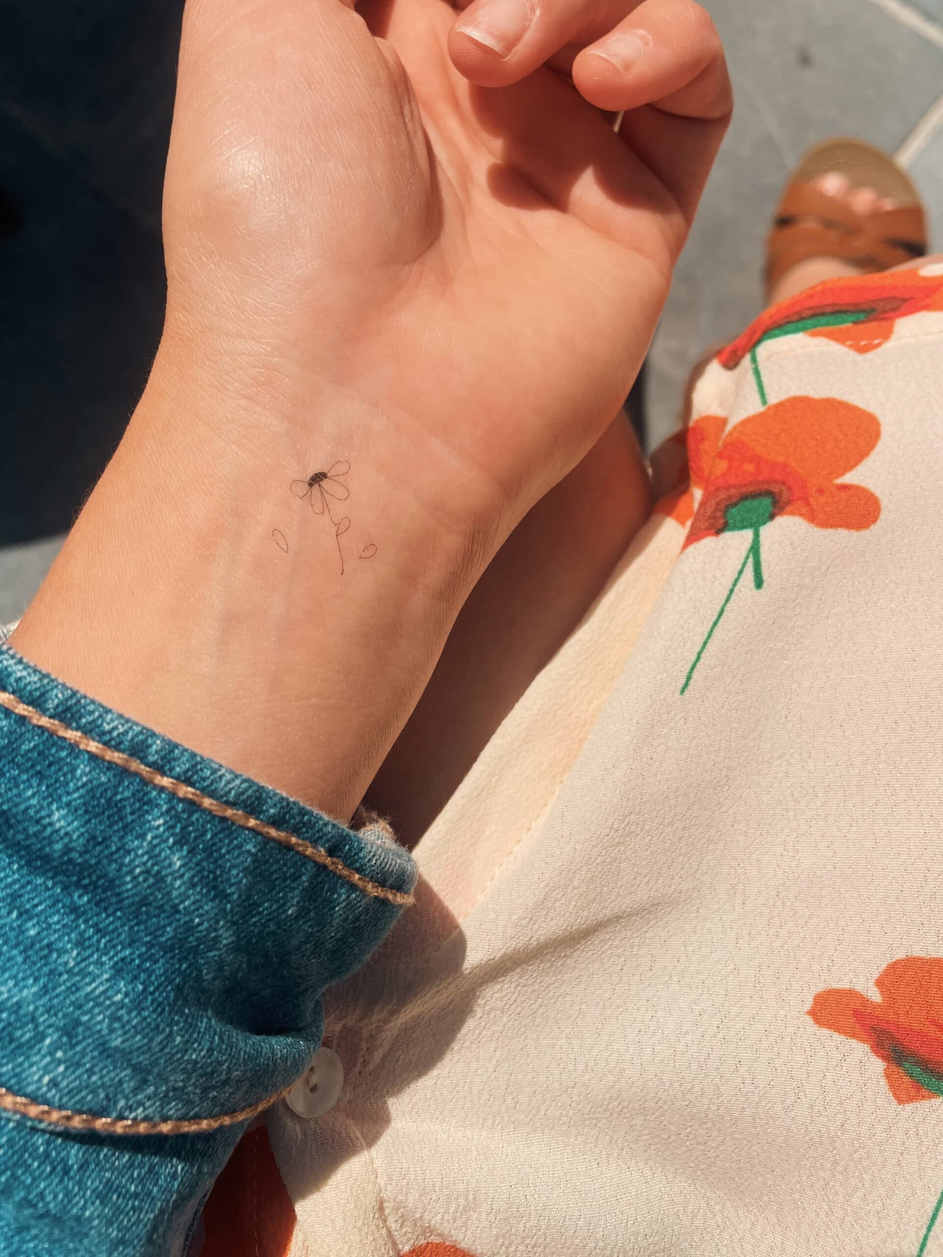 jolis petits tatouages éphémères fleur monochrome et motif minimaliste coeur étoile filante oiseau © du vent dans mes valises 10