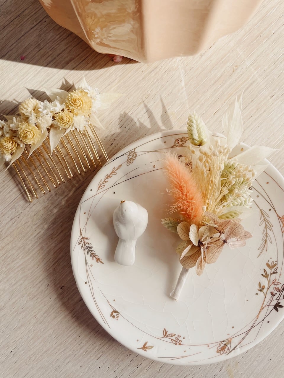 boutonnière en fleurs séchées françaises et européennes pièces uniques confection sur mesure mariage bohème chic sur la Côte d'Opale © du vent dans mes valises 5