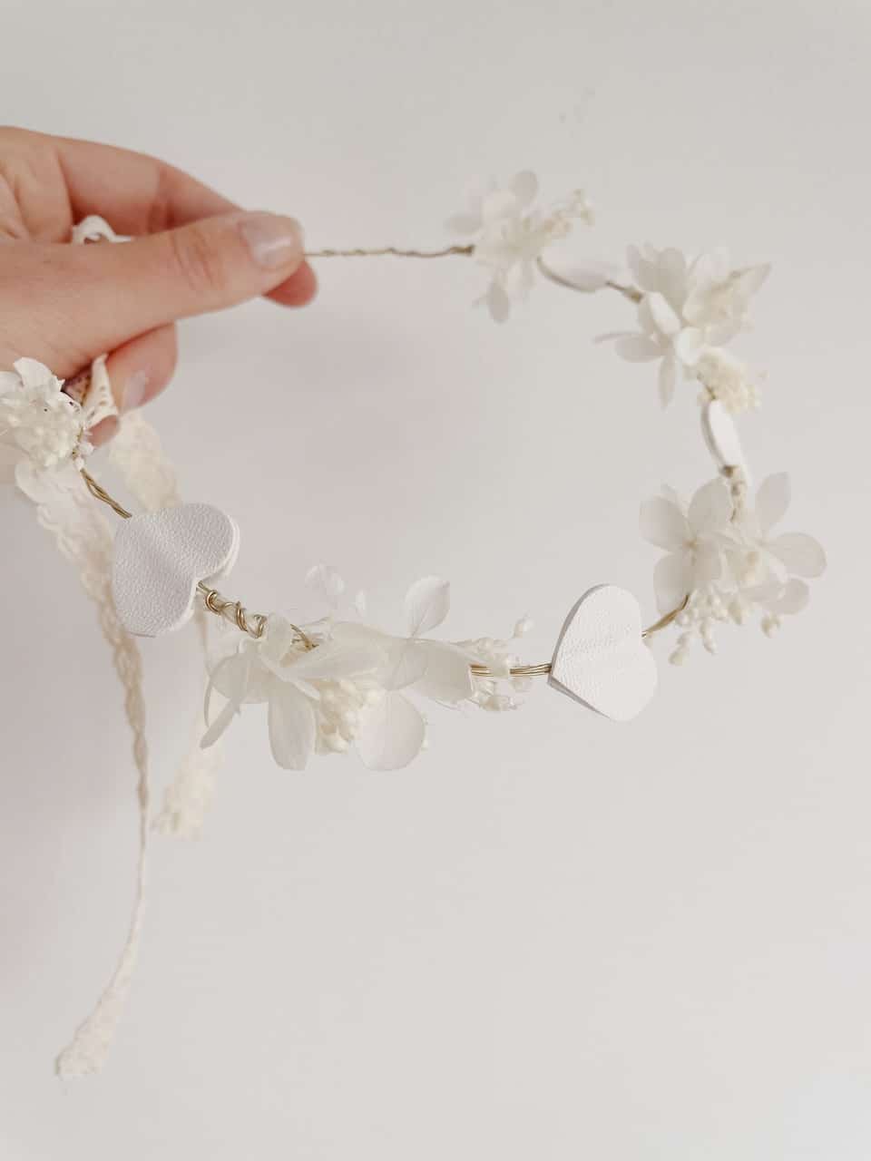 couronne de fleurs séchées et préservées hortensia blanche ivoire rose pâle sur fil de laiton fabriqué en France © du vent dans mes valises 14
