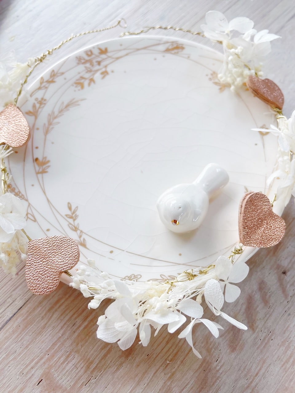 couronne de fleurs séchées et préservées hortensia blanche ivoire rose pâle sur fil de laiton fabriqué en France © du vent dans mes valises 16