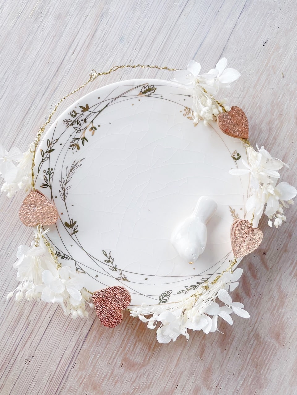 couronne de fleurs séchées et préservées hortensia blanche ivoire rose pâle sur fil de laiton fabriqué en France © du vent dans mes valises 19