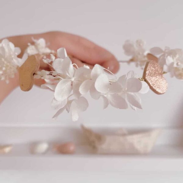 couronne de fleurs séchées et préservées hortensia blanche ivoire rose pâle sur fil de laiton fabriqué en France © du vent dans mes valises 21