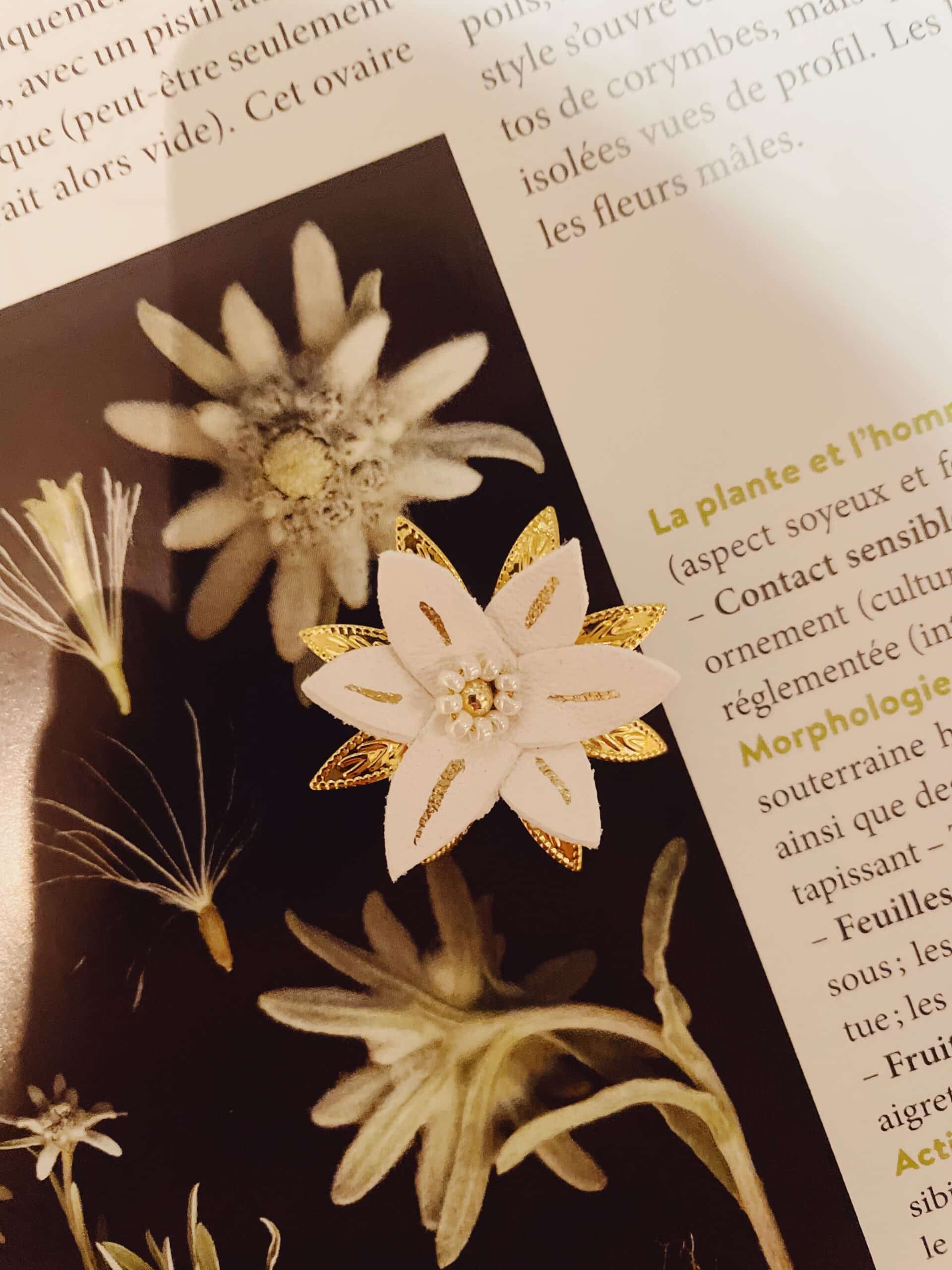 broche brodée edelweiss bijou fleur créateur © du vent dans mes valises