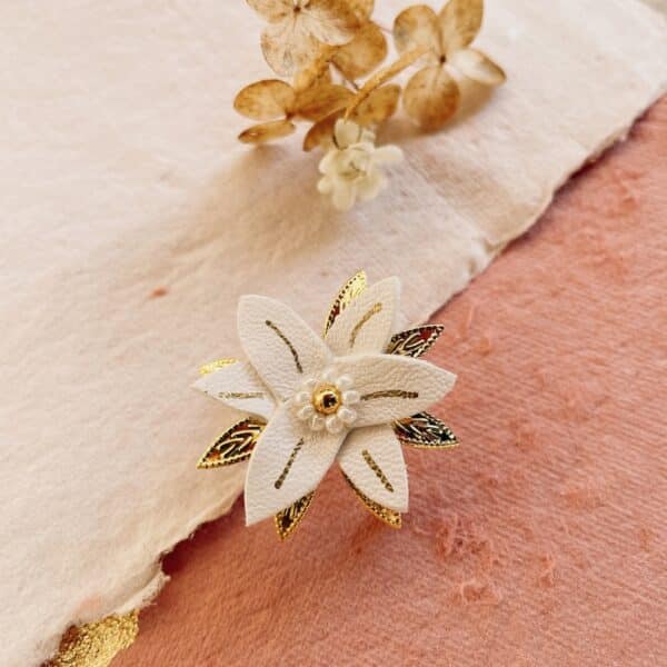 broche étoile des neiges edelweiss bijou créateur cuir surcyclé © du vent dans mes valises 2